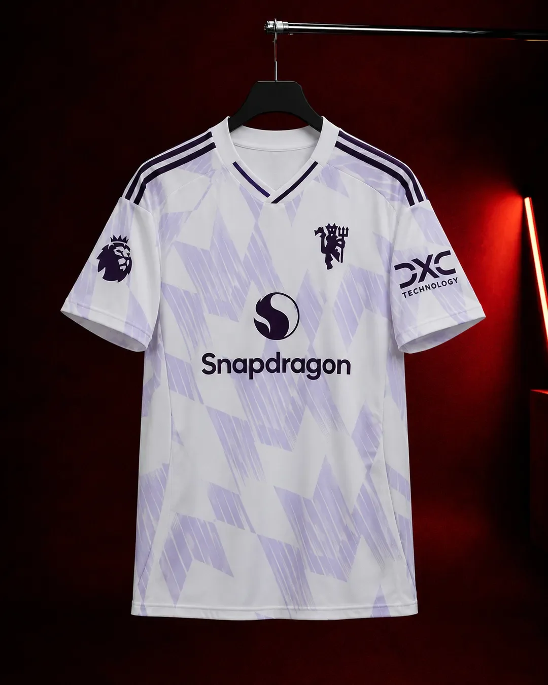 Manchester United dres 2024./25. – bijeli model naprijed