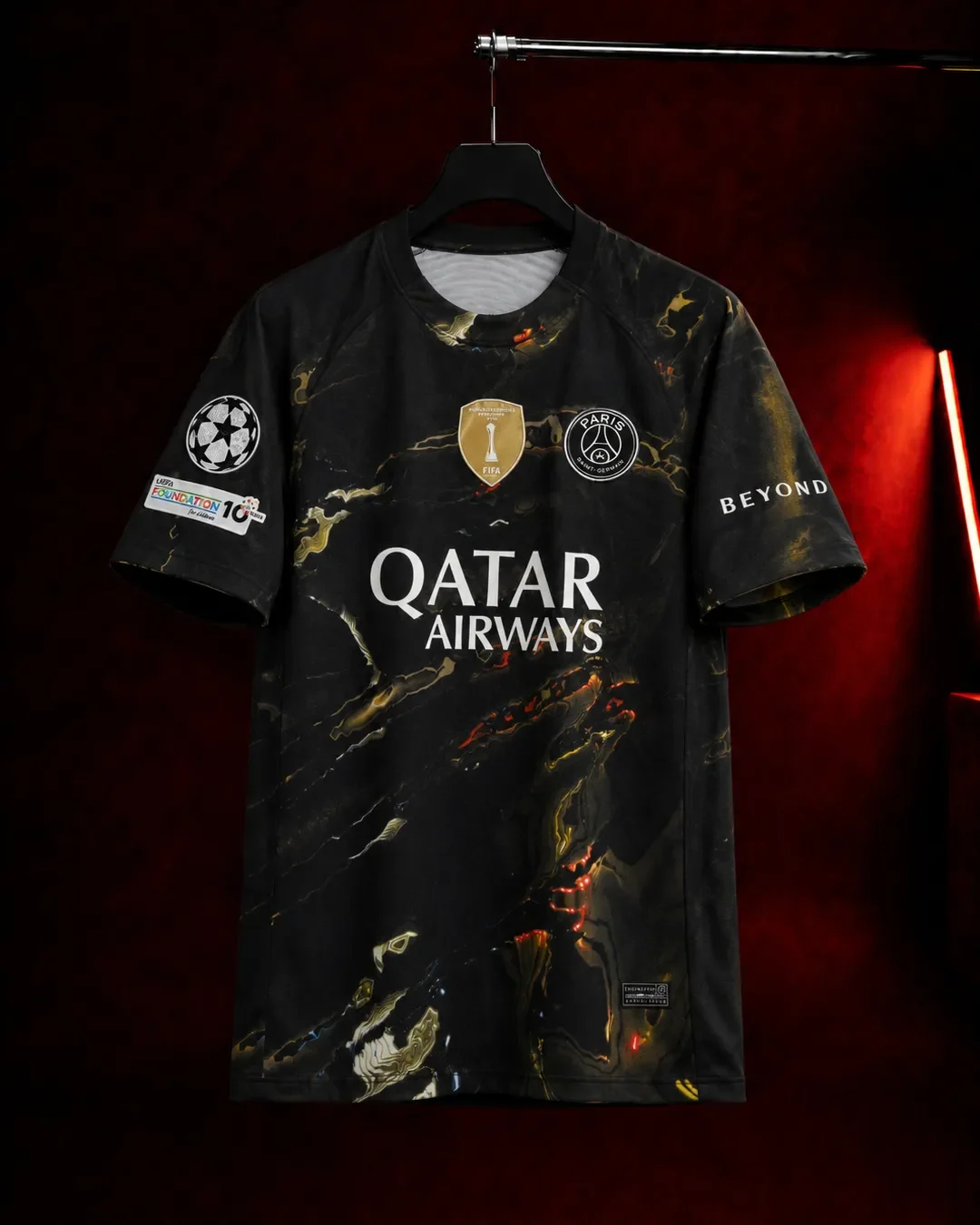 PSG dres – crno-zlatni model naprijed